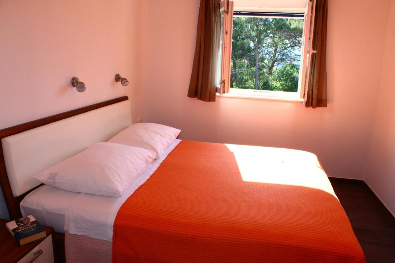 Gorgonia Suites In Verunić Chambre photo